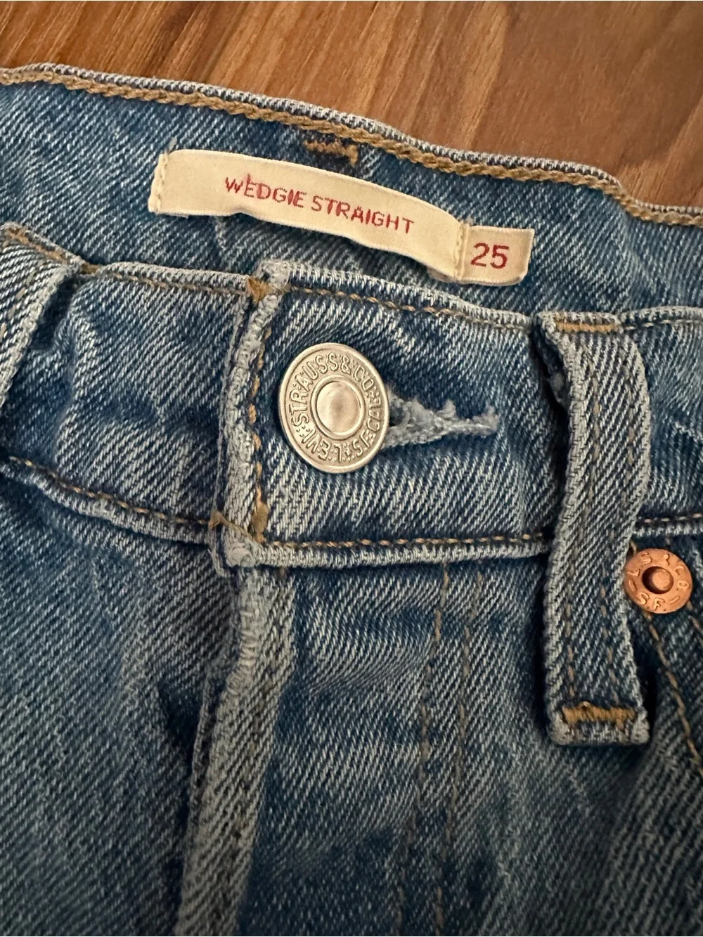 Levi’s Wedgie Straight Jeans Size 25 | High Rise | Vintage-Inspired Denim - Picture 2 of 4